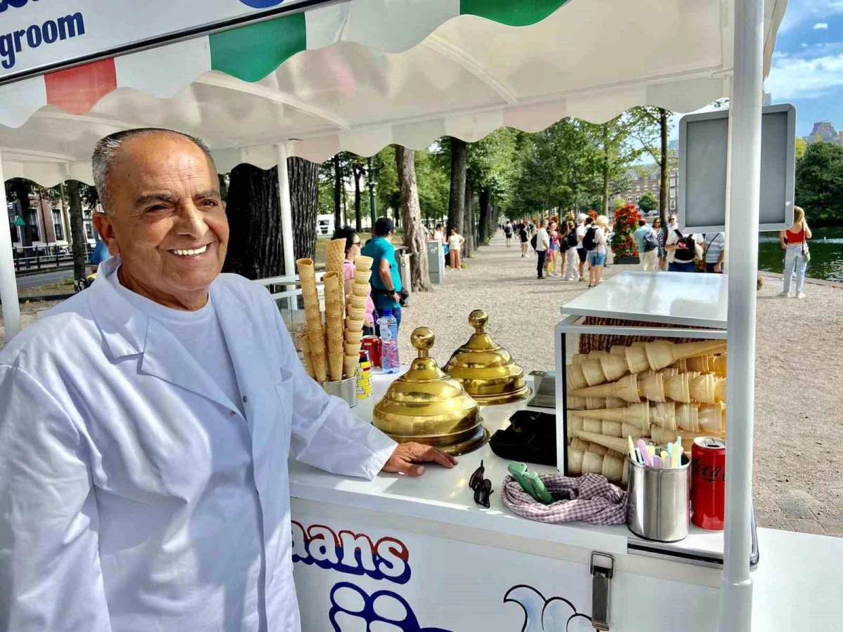 Hollanda\'da 45 yıldır dondurma satan Türk dondurmacı Musa Pekdemir hayatını kaybetti