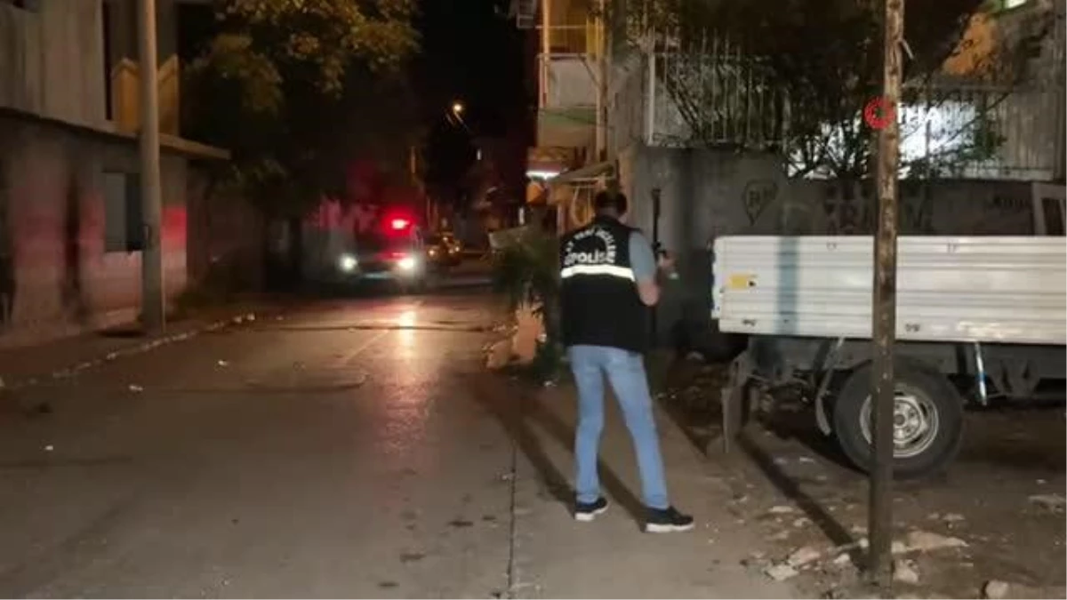 İzmir\'de Husumetliler Arasında Silahlı Kavga: 2 Ağır Yaralı
