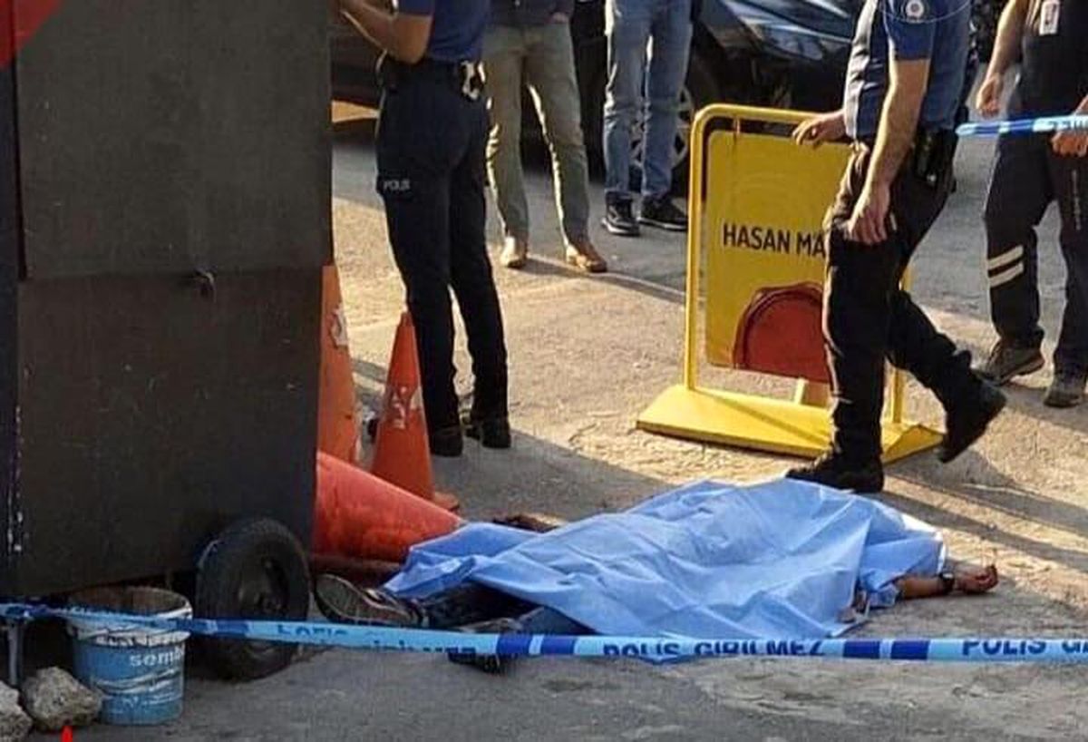 İzmir\'de Boğazından Bıçaklanarak Öldürüldü