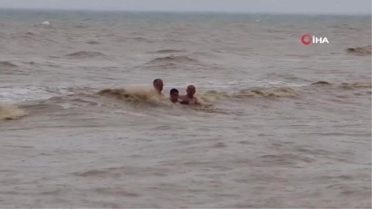 Karadeniz\'de iskeleden denize düşen çocuk kurtarıldı