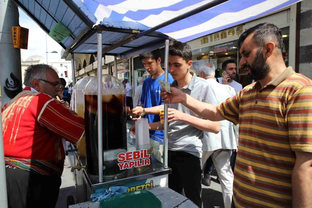 Gaziantep\'te Meyan Şerbeti Yazın Vazgeçilmez İçeceği Oluyor