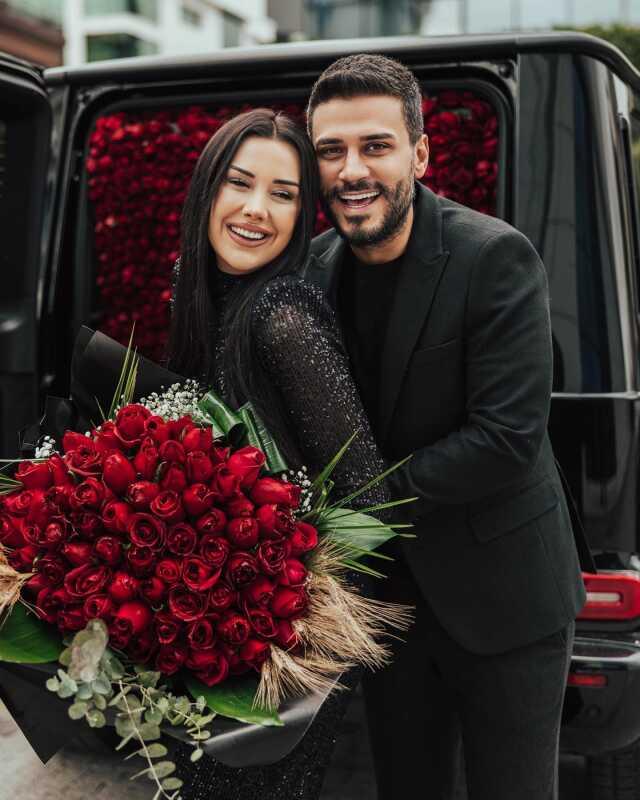 Kocası ve kardeşinin sarmaş dolaş dansı tepki çekti! Dilan Polat küfrederek cevap verdi Kocası ve kardeşinin sarmaş dolaş dansı tepki çekti! Dilan Polat küfrederek cevap verdi