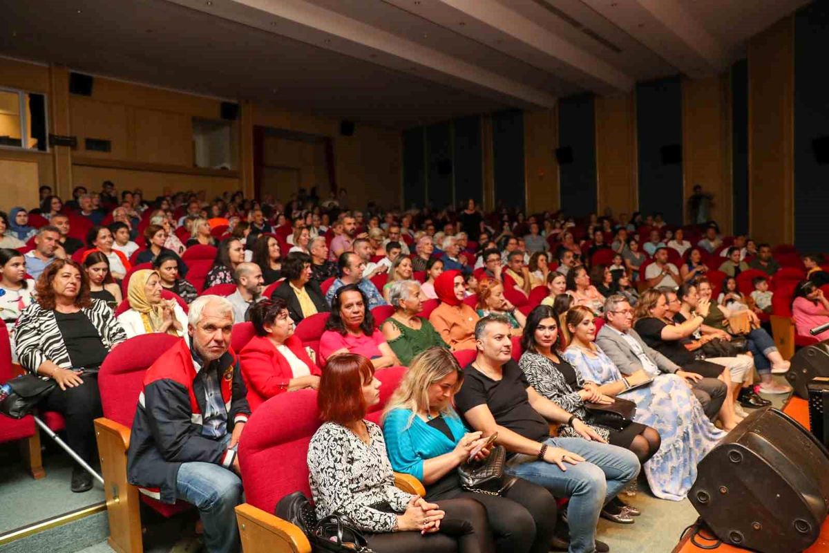 Antalya\'da Konservatuvar Öğrencileri \'Seslerin Armonisi\' Konseriyle Beğeni Topladı