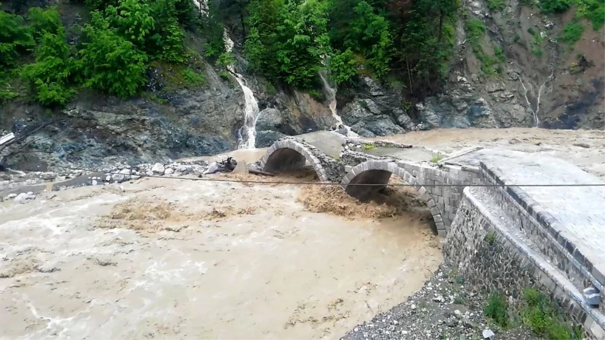 Kastamonu\'da Tarihi Köprü Selde Zarar Gördü