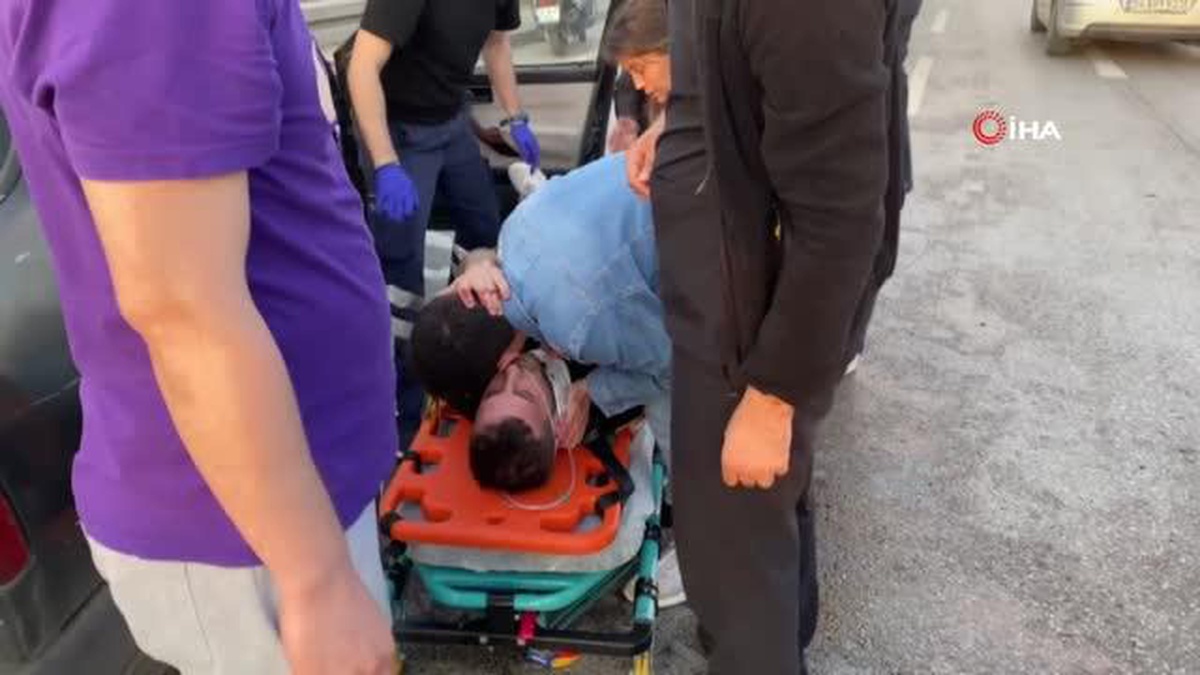 Başiskele\'de Otomobil Kaza Yaptı: Sürücü Yaralı Kurtuldu