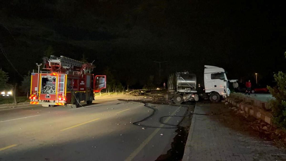 Niğde\'de Süt Tankeri Kaza Yaptı: Alev Aldı