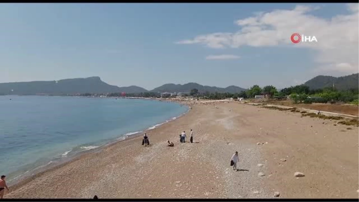 Sahildeki çöpler dronla toplandı, 7 ülkenin vatandaşları çevre için bir araya geldi