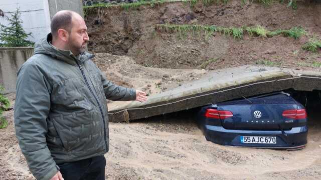 Samsun'da sel suları istinat duvarını yıktı: 5 araç hurdaya döndü