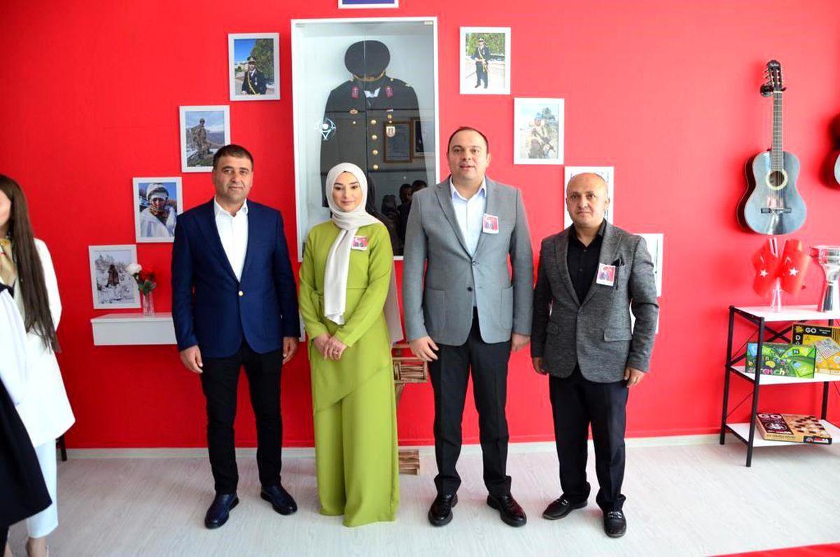 Bitlis\'te Şehit Jandarma Komando Baki Koçak Sanat Atölyesi ve Sergisi Açıldı