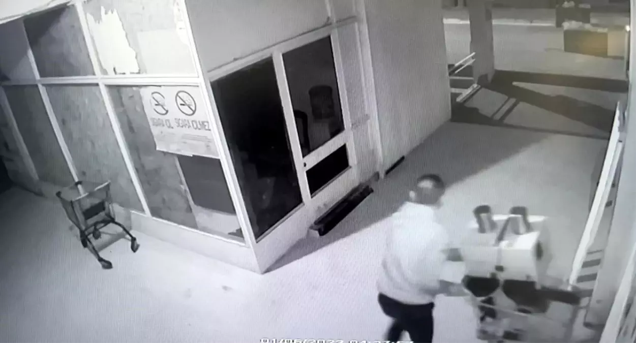 Bursa\'da Esnafın Dükkanından Malzeme Çalındı