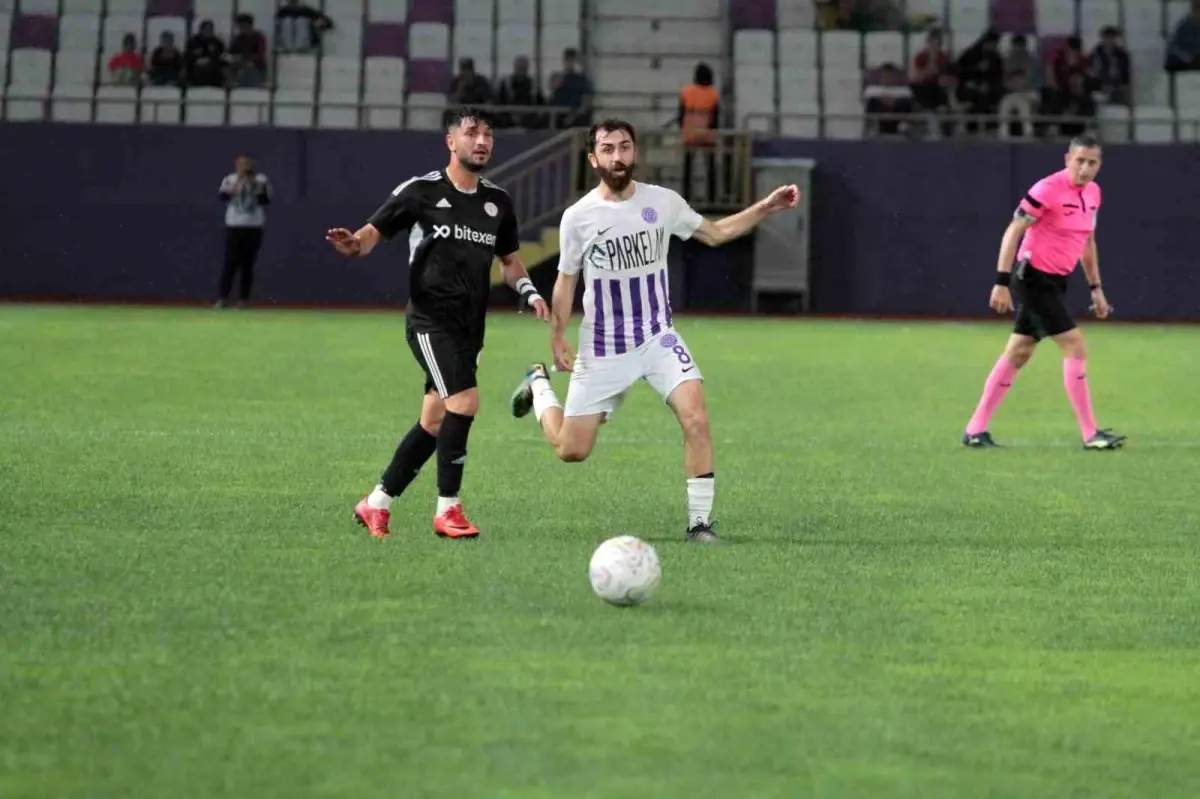 52 Orduspor FK, Karaköprü Belediyespor\'u penaltı atışlarıyla mağlup ederek finale yükseldi