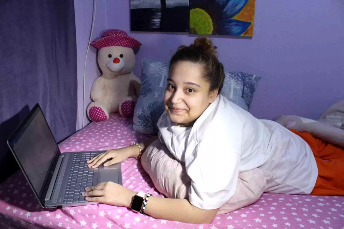 Spina bifida hastası İlke Gümüş, yatağında yazdığı kitabını yayınlamak istiyor