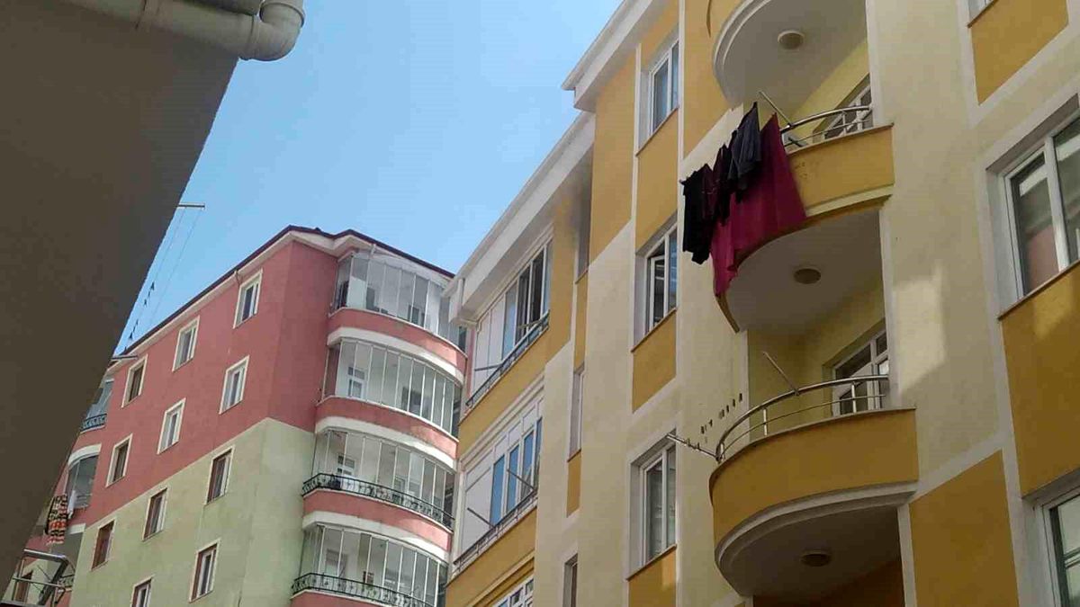Çorum\'da 5 Katlı Apartmanda Yangın Çıktı