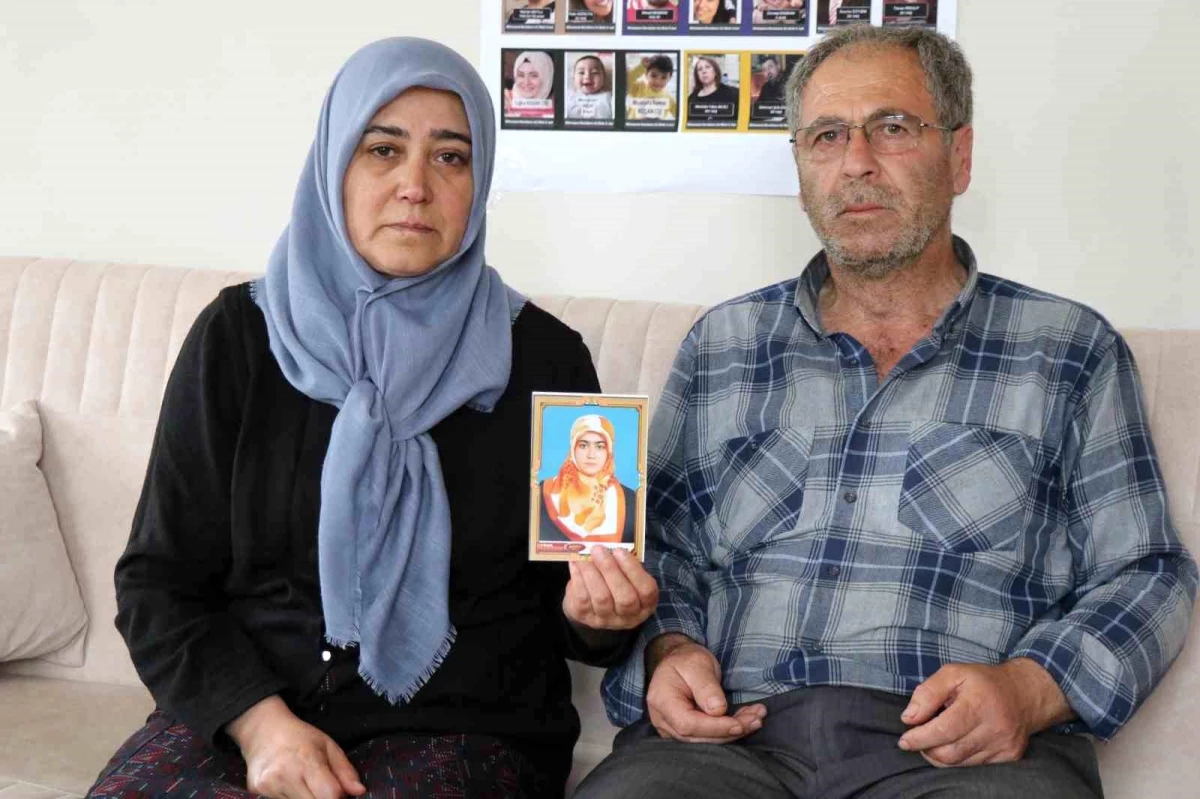 Kahramanmaraş\'taki Depremde Enkaz Altında Kalan Anne ve Çocuklarından Hala Haber Alınamadı