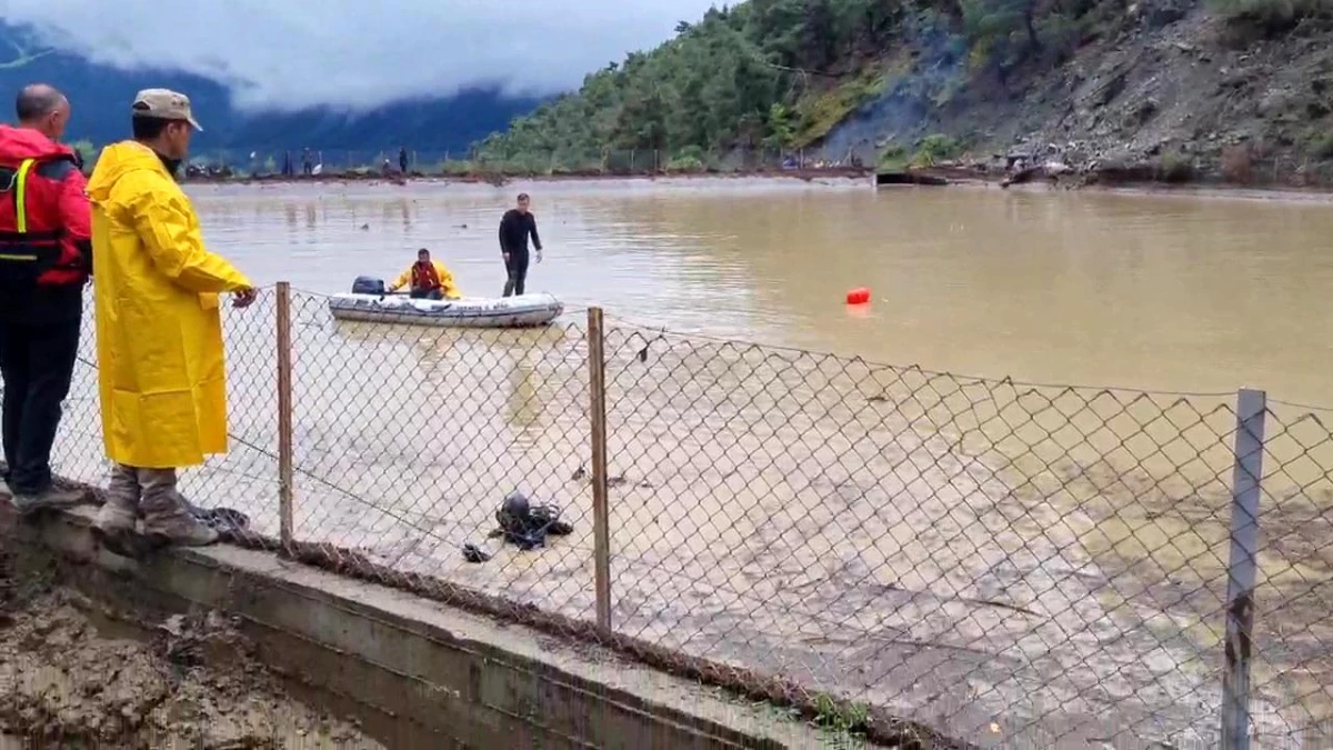 Amasya\'da Sel Felaketinde Kaybolan Kadın Aranıyor