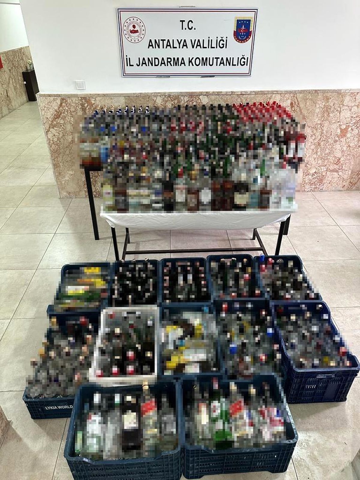 Manavgat\'ta Kaçak ve Sahte Alkol Operasyonu: 428 Litre Sahte Alkol Ele Geçirildi
