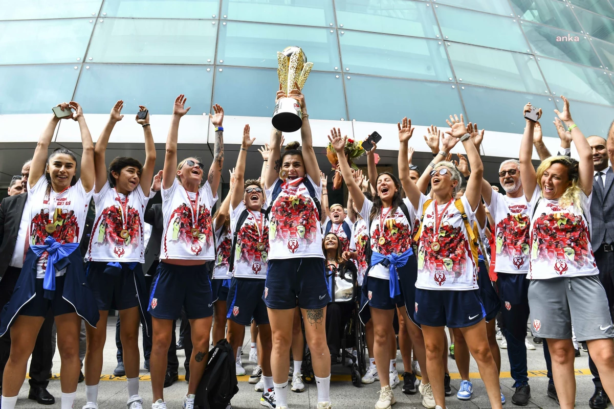 Ankara Büyükşehir Belediyesi FOMGET Kadın Futbol Takımı Şampiyon Oldu