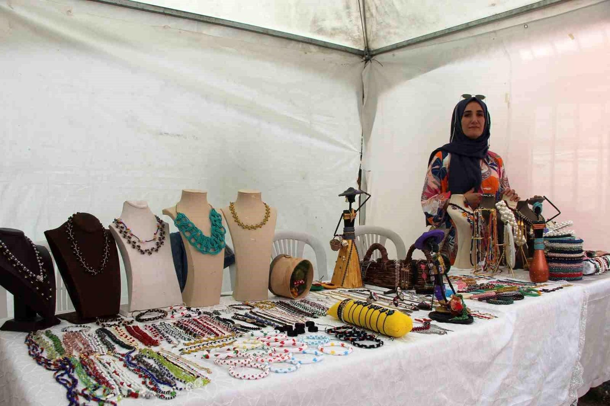 Bingöl\'de Halk Eğitim Kursları Yılsonu Sergisi Düzenlendi