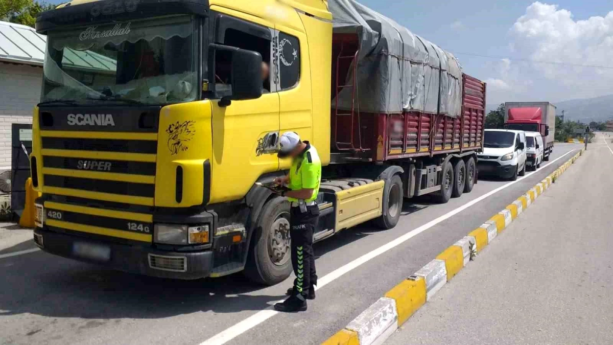 Burdur\'da trafik denetimleri: 31 araca idari para cezası, 12 araç trafikten men edildi