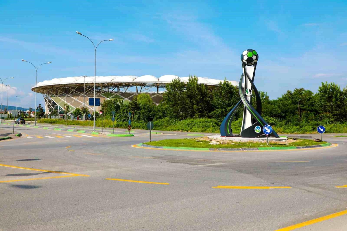 Sakarya Büyükşehir Belediyesi, Yeni Sakarya Atatürk Stadı çevresinde dekoratif aydınlatma sistemi inşa etti