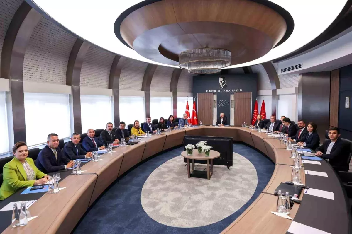 CHP\'de yeni MYK ilk kez toplandı