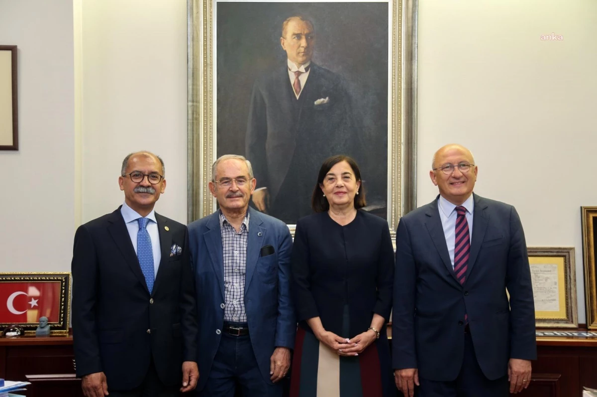 CHP Eskişehir Milletvekilleri Büyükşehir Belediye Başkanı Büyükerşen\'i ziyaret etti