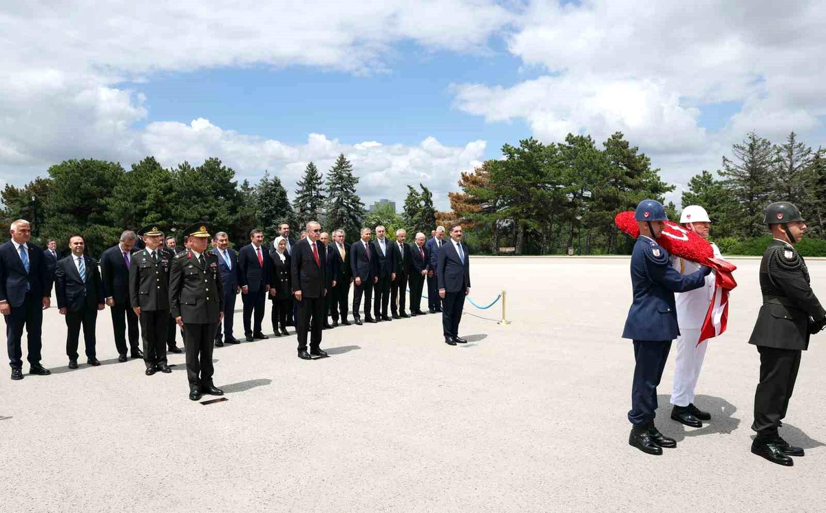 Cumhurbaşkanı Erdoğan: \'Kabinemizle birlikte tüm Türkiye\'ye aşkla hizmet edeceğiz\'