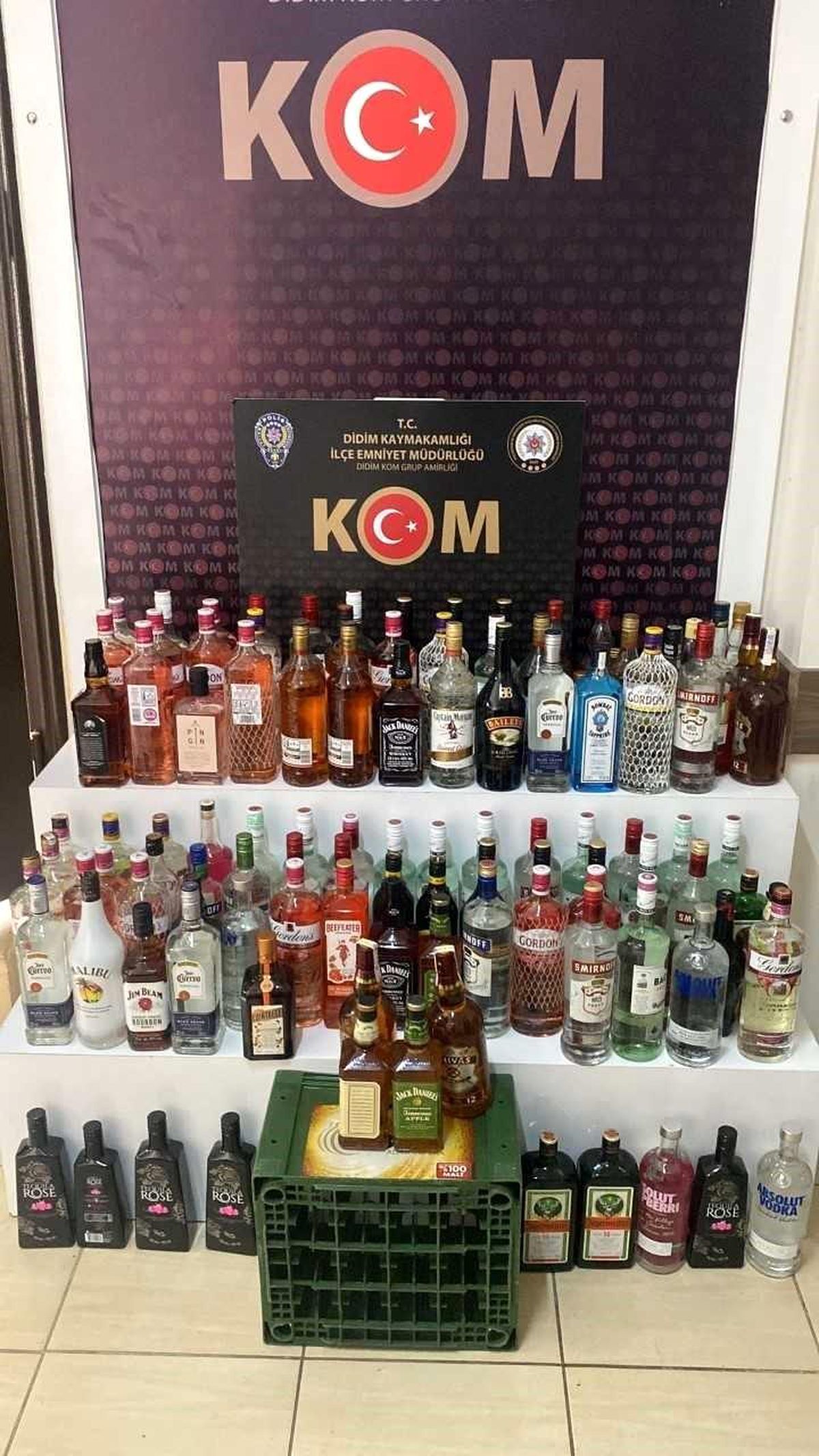 Didim\'de Bandrolsüz Alkollü İçki Operasyonu: 110 Şişe Ele Geçirildi