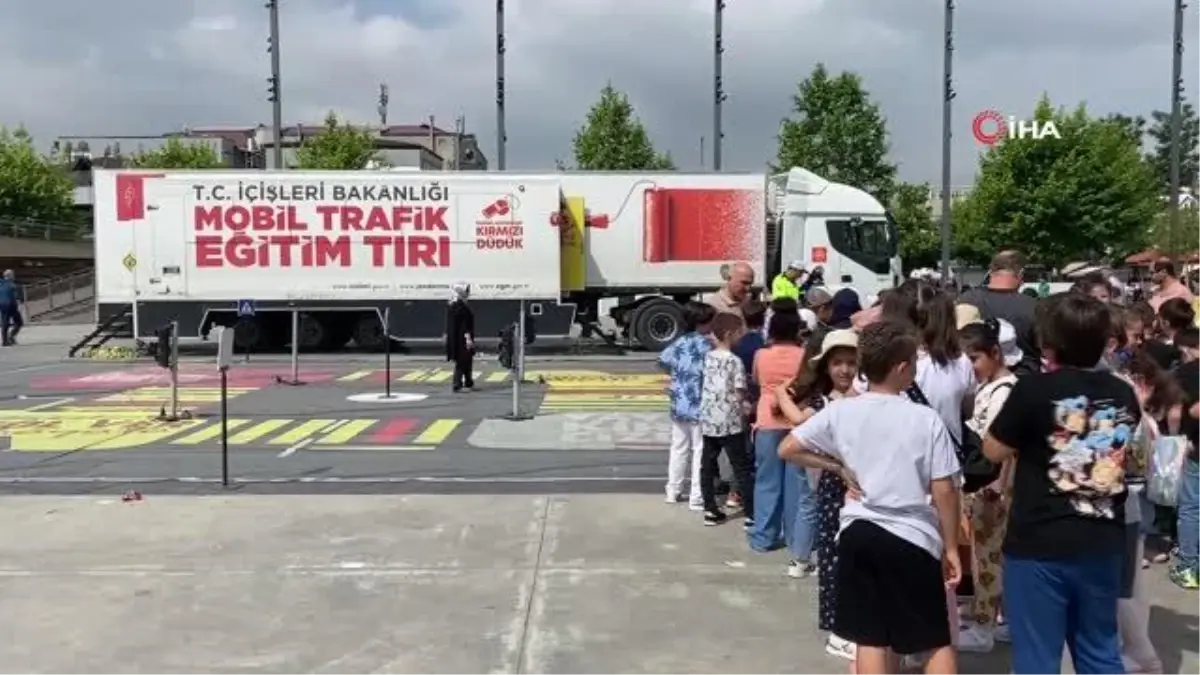 Mobil Trafik Eğitim Tırı Sakarya\'da Minikler bu eğitimle \'Trafik Dedektifi\' oldu