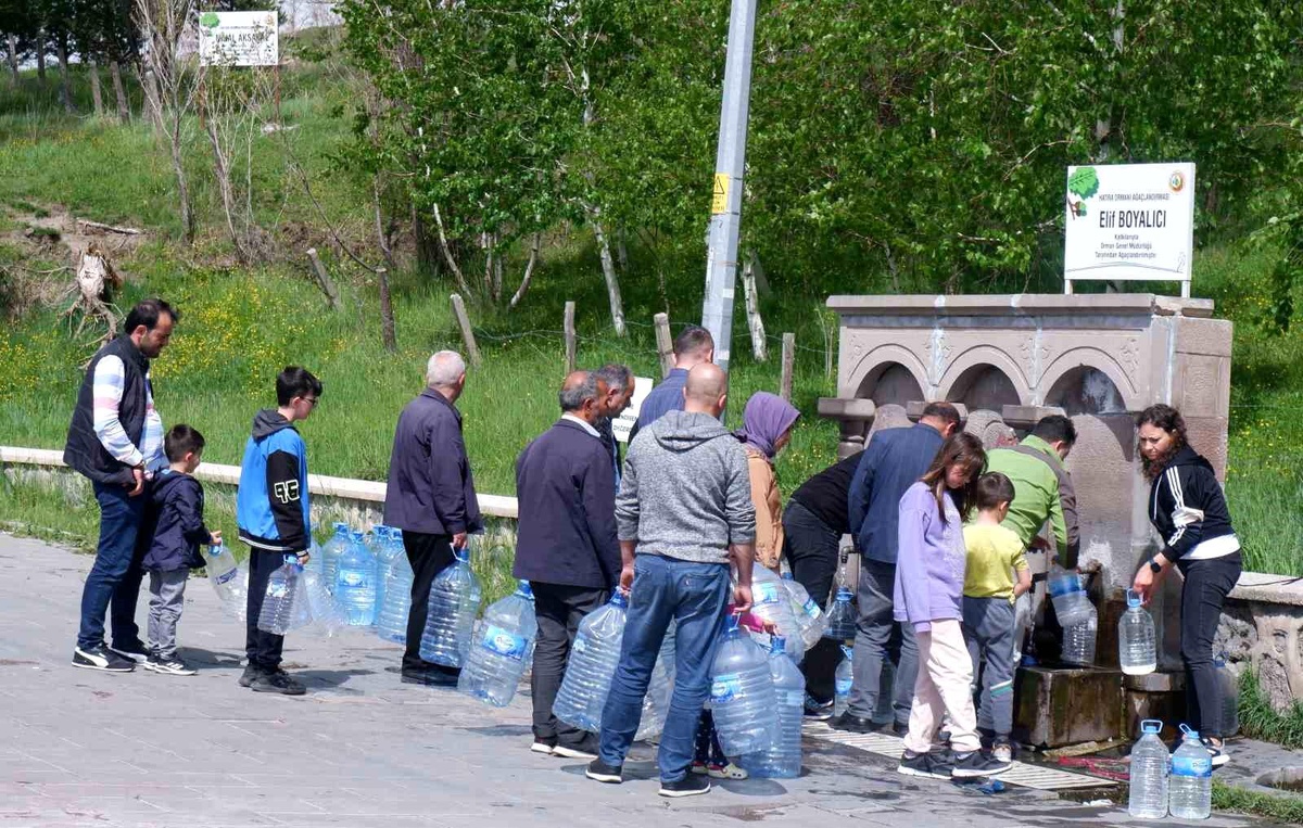 Erzurum\'daki Paşa Pınarı yine vatandaşların ilgi odağı
