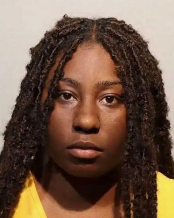 Hırsızlık yapan kadının iki çocuğu alev alan arabada mahsur kaldı