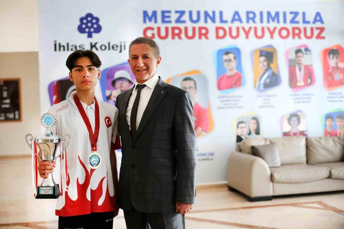 İhlas Koleji Öğrencisi Turhan Ayhan Aydeniz Okullararası Kick Boks Türkiye Şampiyonası\'nda Şampiyon Oldu