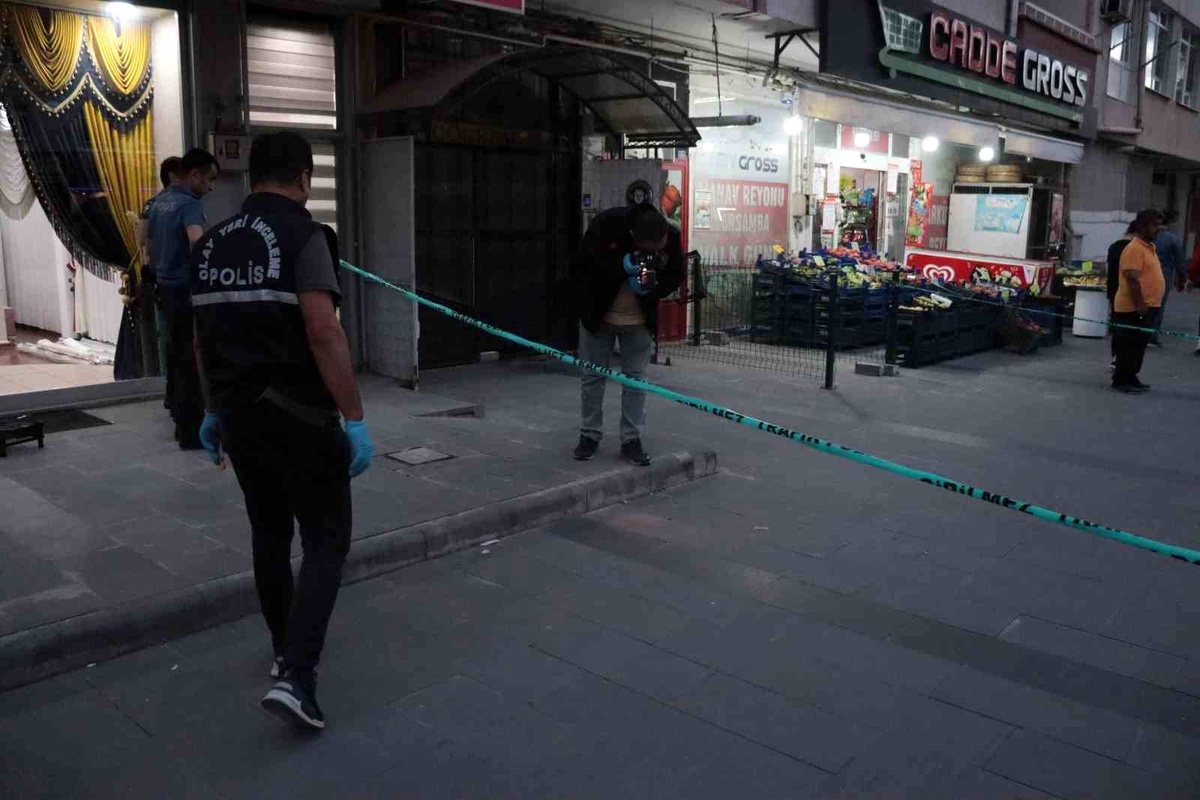 Kayseri\'de kavgayı ayırmak isterken silahla vurulan esnaf yaralandı