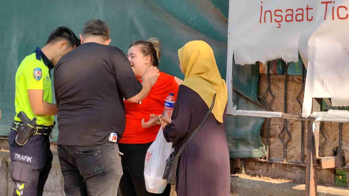 Bursa\'da motosiklet ile otomobil çarpıştı: Anne gözyaşlarına boğuldu