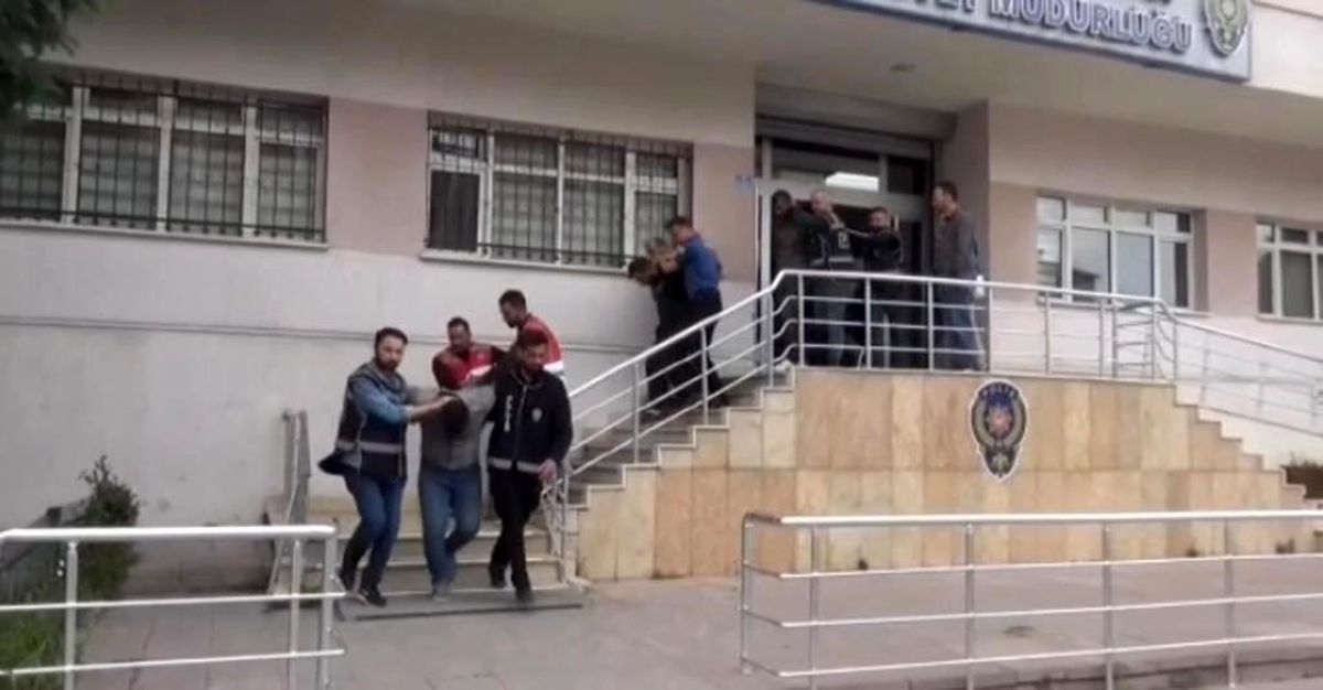 Konya\'da silahlı kavgaya müdahale eden polislere mukavemet eden 4 şüpheli tutuklandı