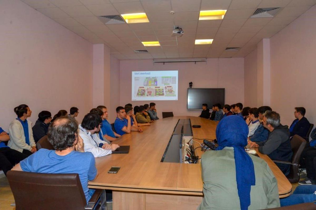 Bilecik Mesleki ve Teknik Anadolu Lisesi Öğrencileri Şeyh Edebali Üniversitesi Bilgi İşlem Daire Başkanlığını Ziyaret Etti