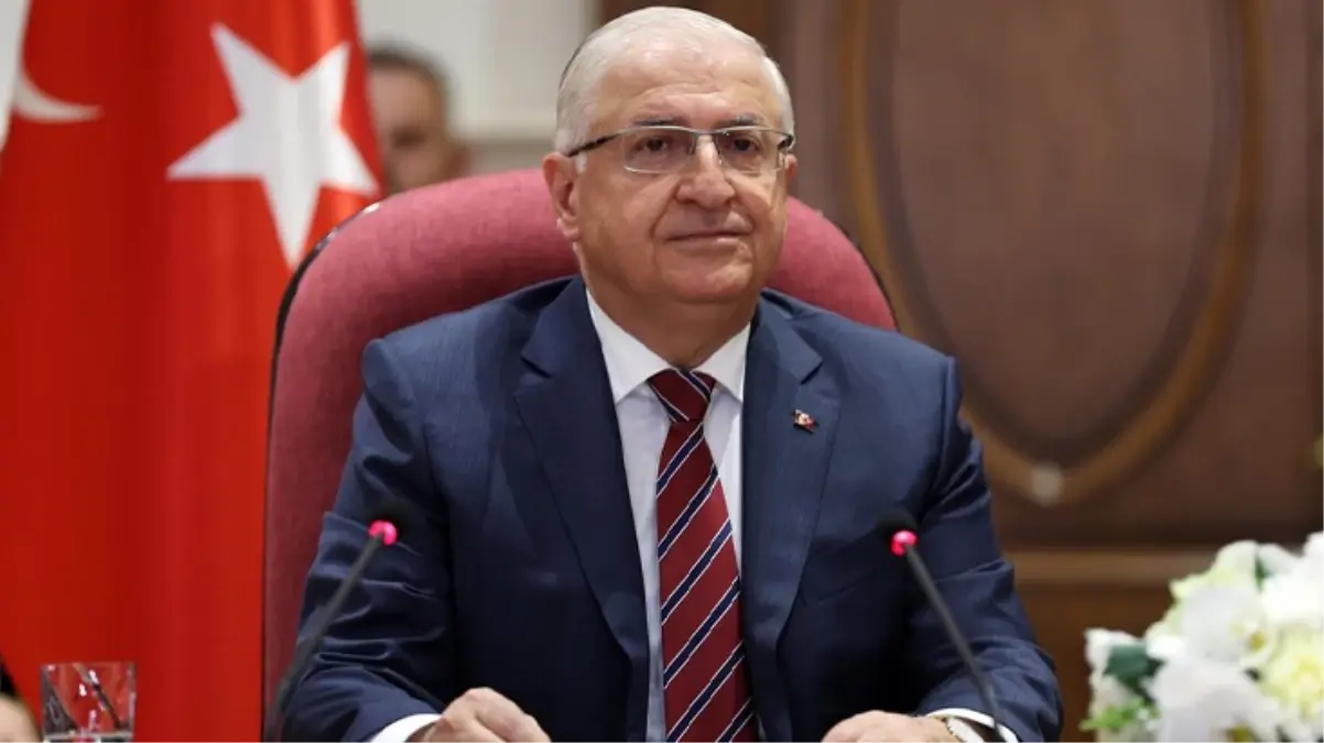 Yunan medyasının manşetinde Milli Savunma Bakanı Güler\'in devir teslim törenindeki "Mavi Vatan" vurgusu var