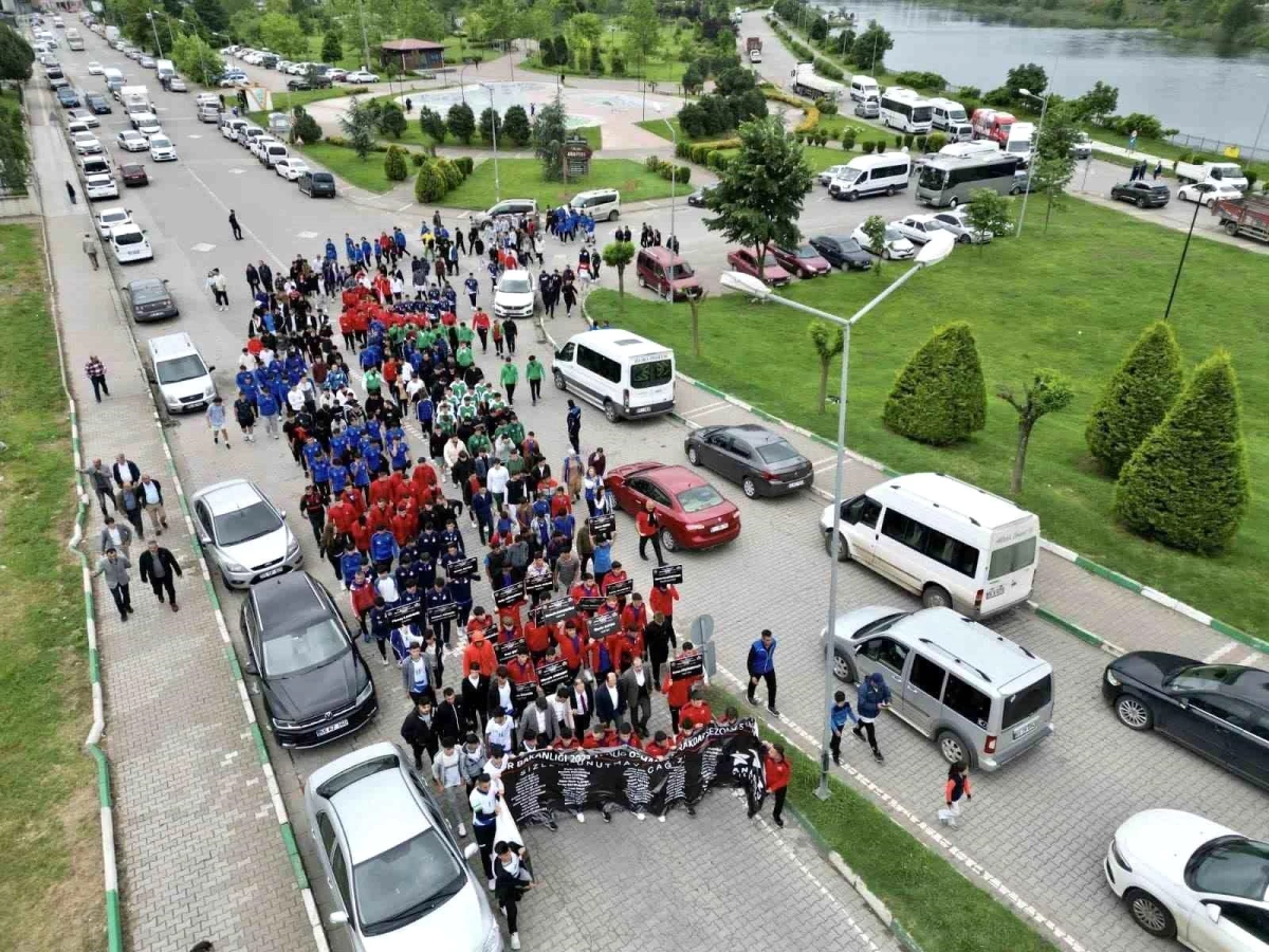 Samsun\'da 2023 Yılı Analig Osman Bayraktar Sezonu için kortej yürüyüşü yapıldı