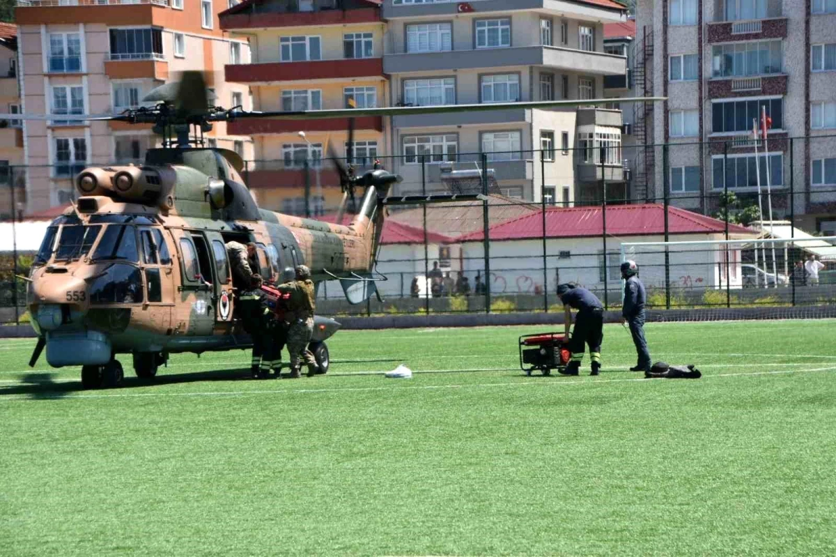 Sinop\'ta sel nedeniyle elektriği kesilen köylere helikopterle jeneratör götürüldü