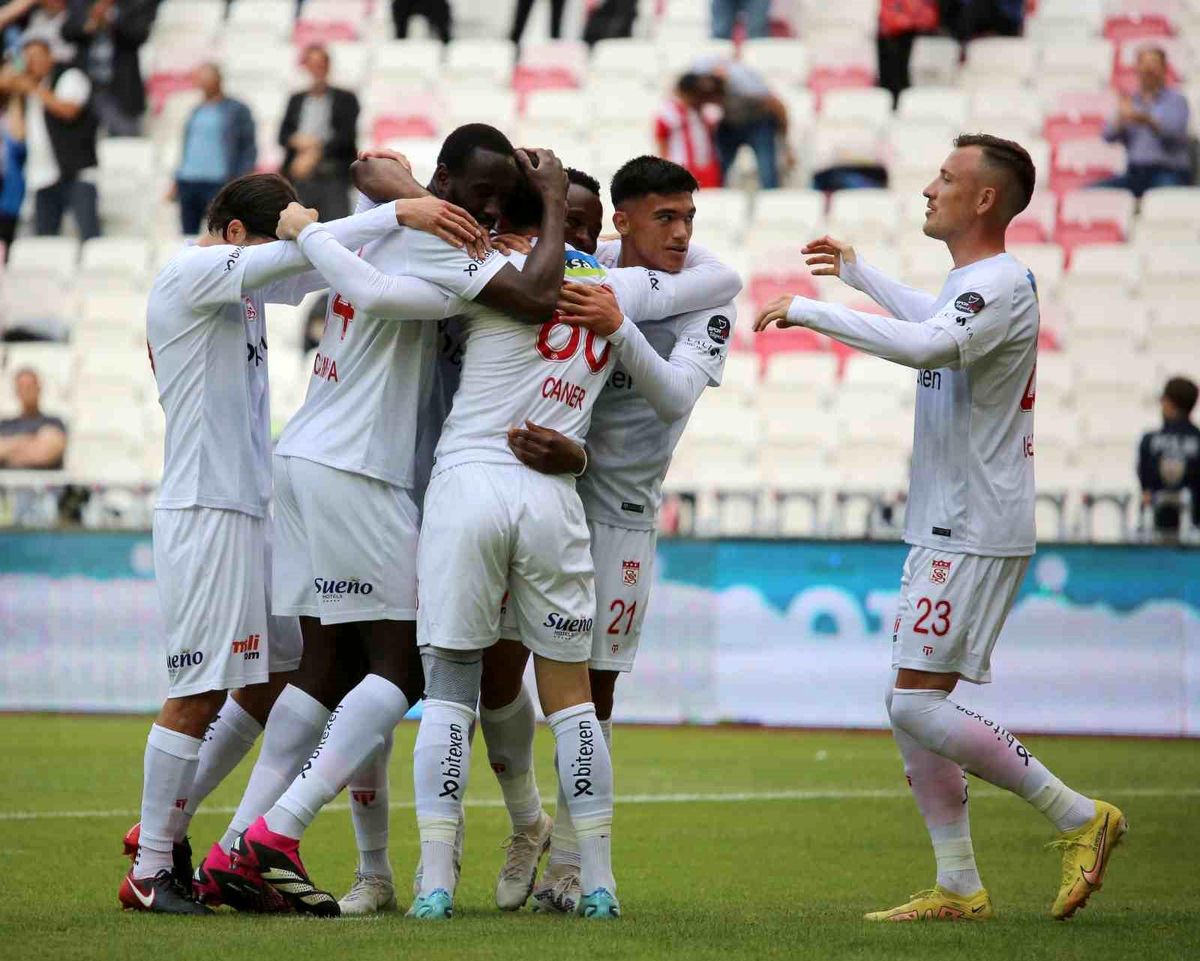 Caner Osmanpaşa, Kayserispor\'a attığı golle gol sayısını 2\'ye çıkardı