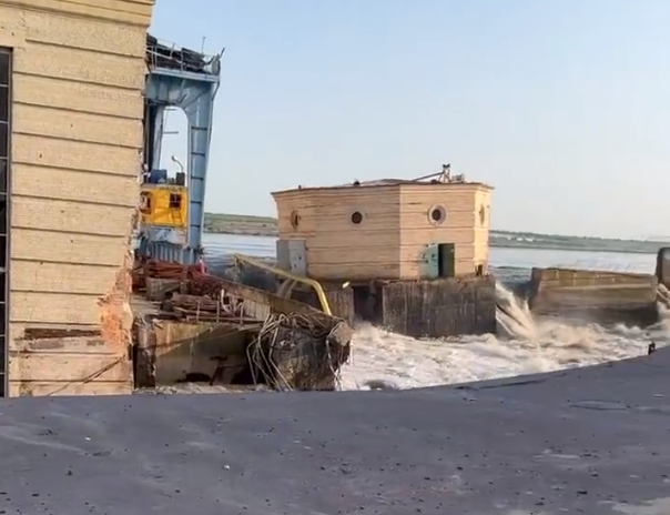 Son dakika: Rusya kontrolündeki baraj vuruldu! 5 saat içinde tüm yerleşim yerleri sular altında kalabilir