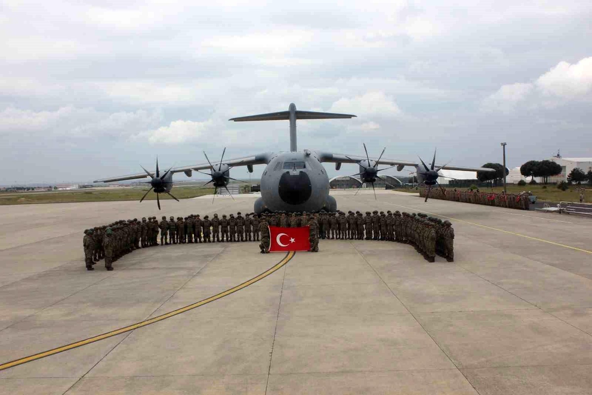 Türk askerinden Kosova\'ya takviye sürüyor