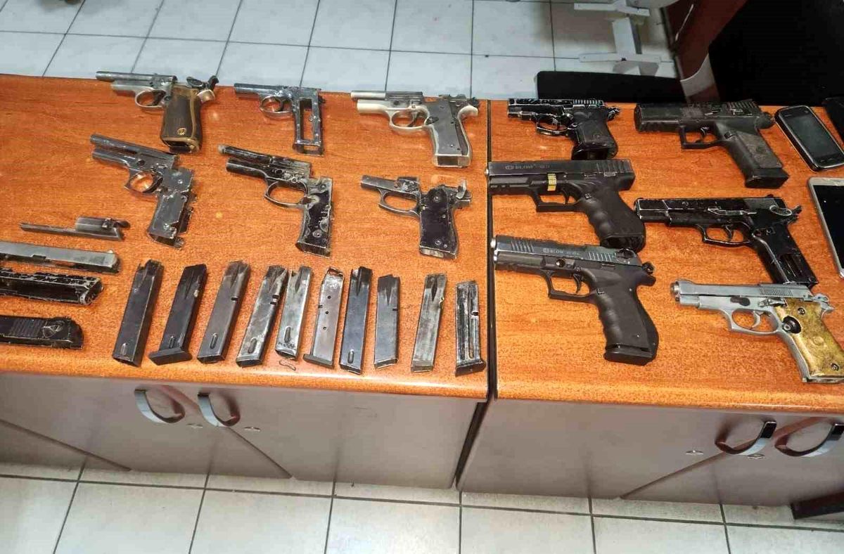 Kayseri\'de silahla yaralama şüphelisi yakalandı, evinde çok sayıda silah ele geçirildi