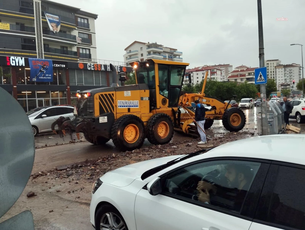 Ankara\'da Kuvvetli Yağış Hayatı Olumsuz Etkiledi
