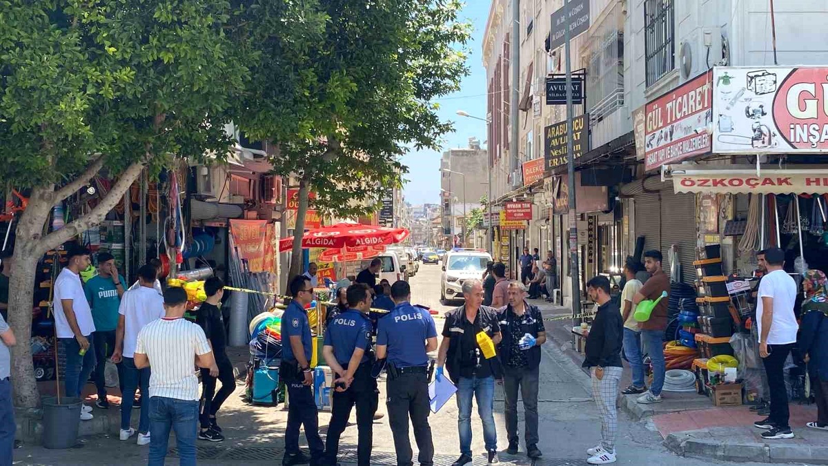 Mersin Adliyesi Karşısındaki Çay Ocağında Silahlı Kavga: 1 Yaralı