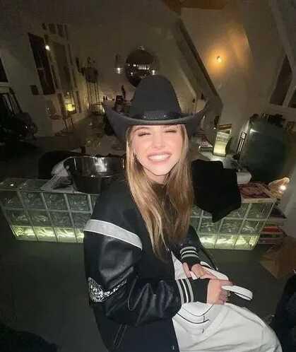 Babası taht hakkından vazgeçti! İşte İtalya'nın model ve sosyal medya fenomeni olan kraliçe adayı