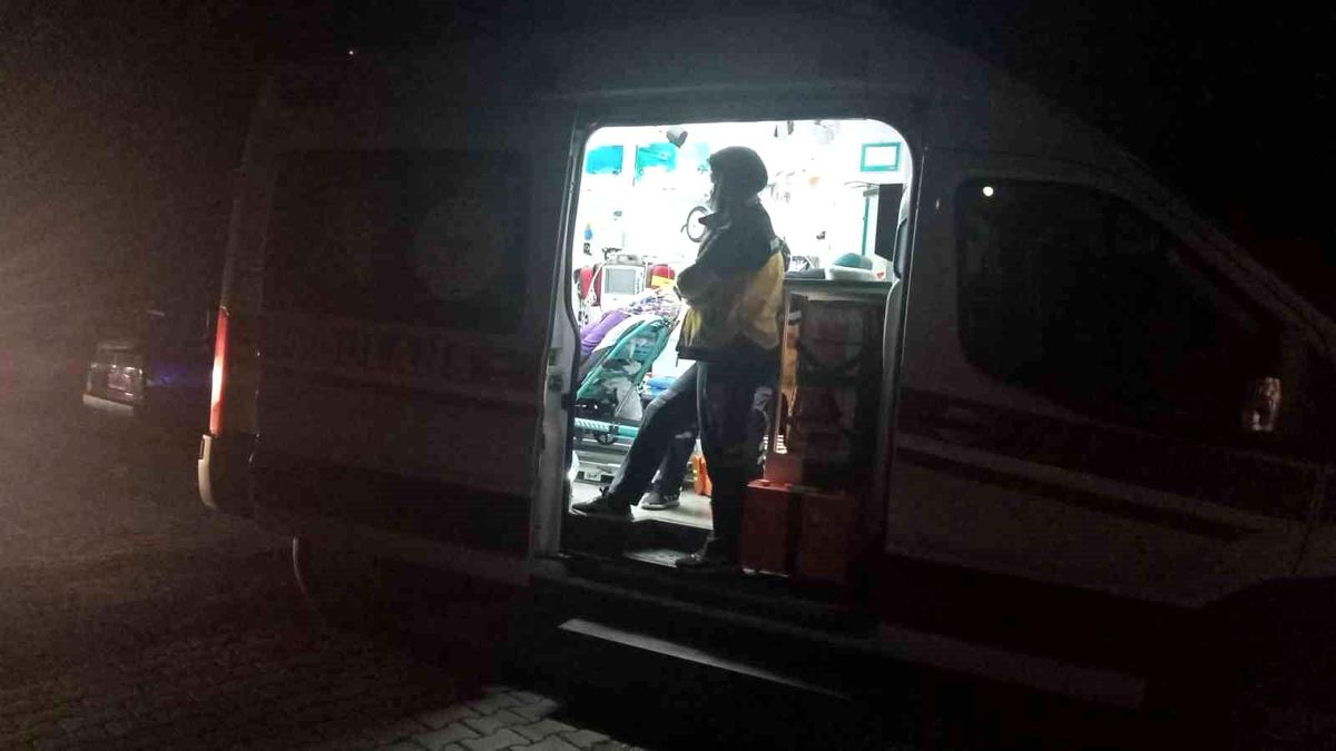 Karabük\'te Bodrum Katında Yangın: 2 Kişi Hastaneye Kaldırıldı