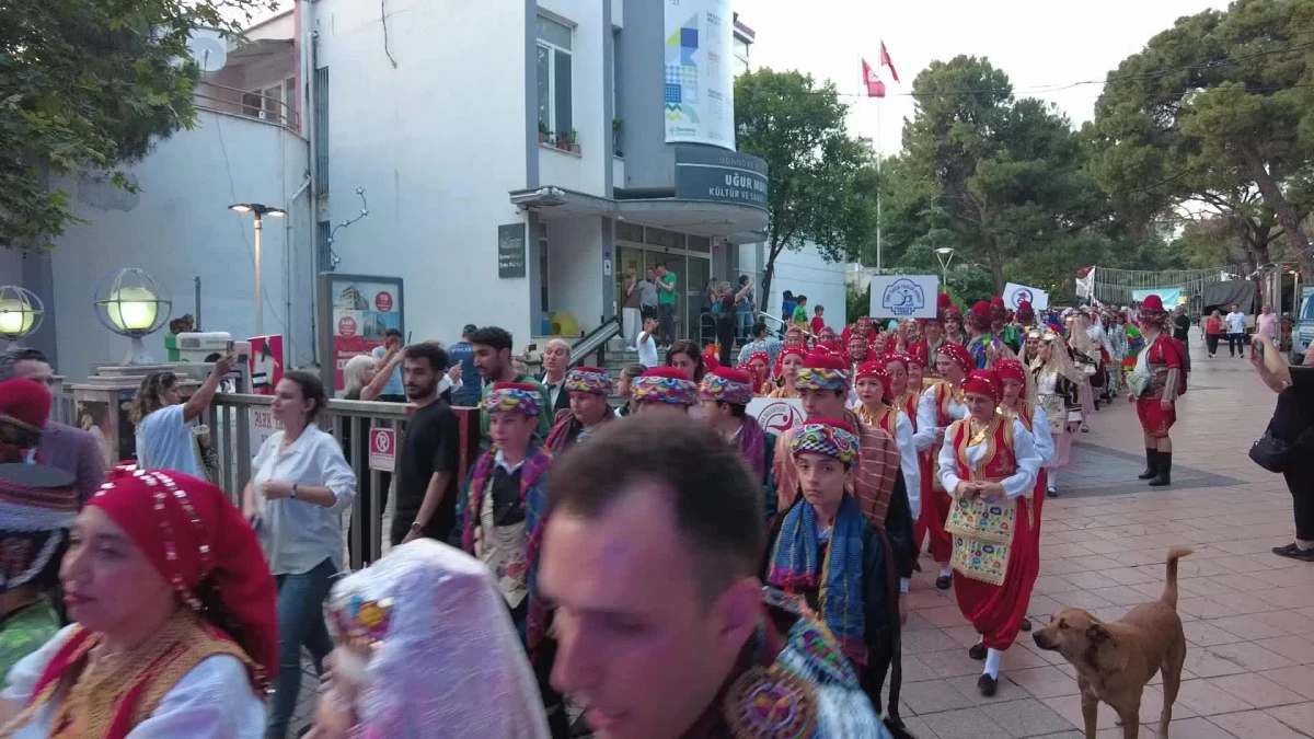 Bornova\'da 2. Halk Dansları Festivali coşkuyla sona erdi