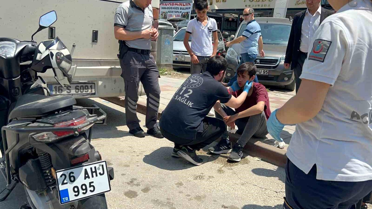 Çalınan motosikletini teslim alan sürücü otobüse çarptı