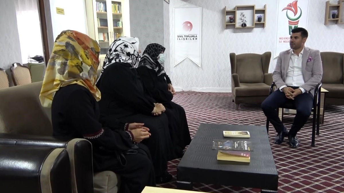 Muş Gençliği Uyuşturucu ile Mücadele Derneği, 65 bağımlıyı İstanbul\'da bulunan bağımsız yaşam merkezine göndererek yeni bir hayata merhaba dedirtti